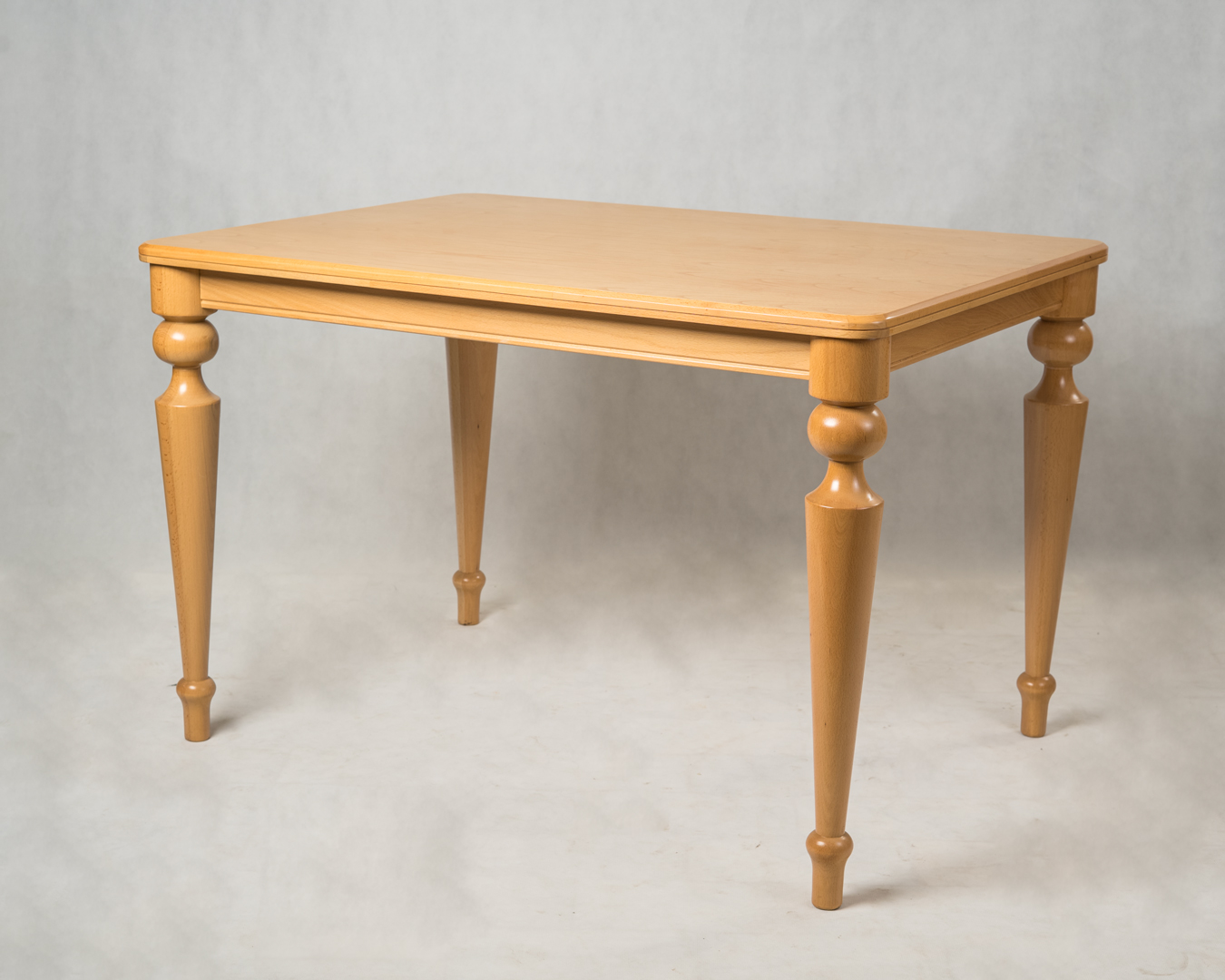 میز ناهارخوری رامیز - نمای اصلی