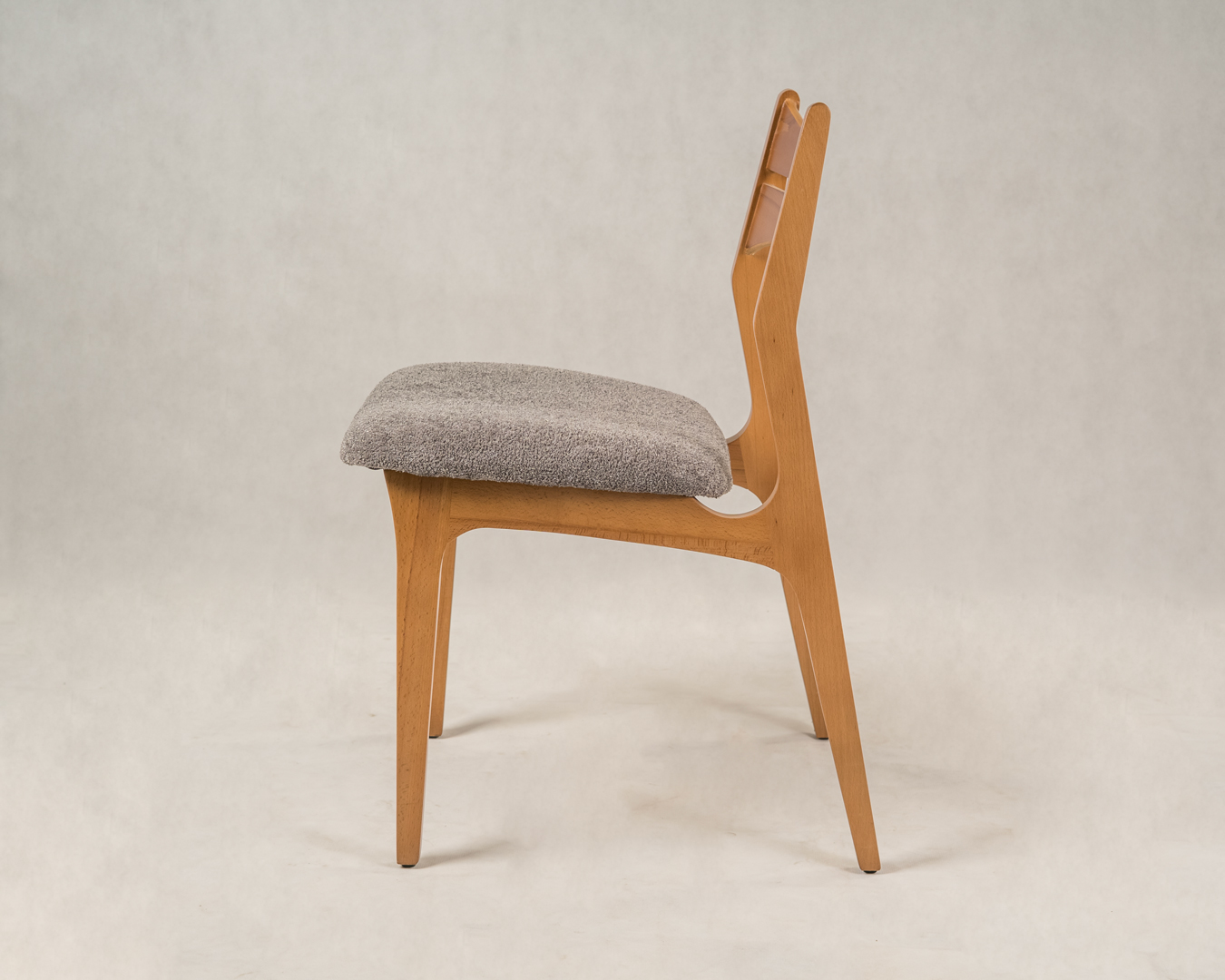 صندلی فرزاد - نمای نزدیک