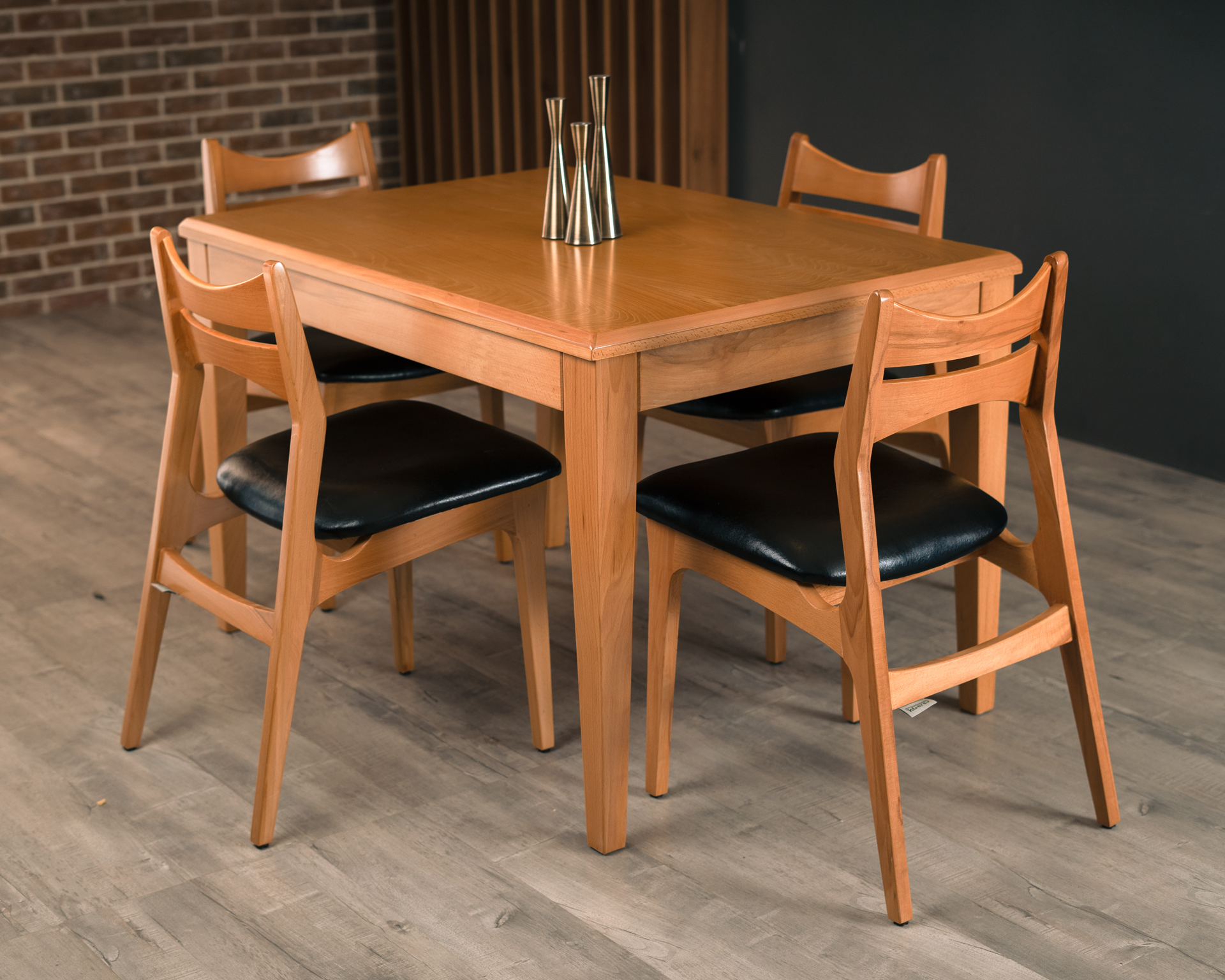 صندلی فرزاد - حالت دکور